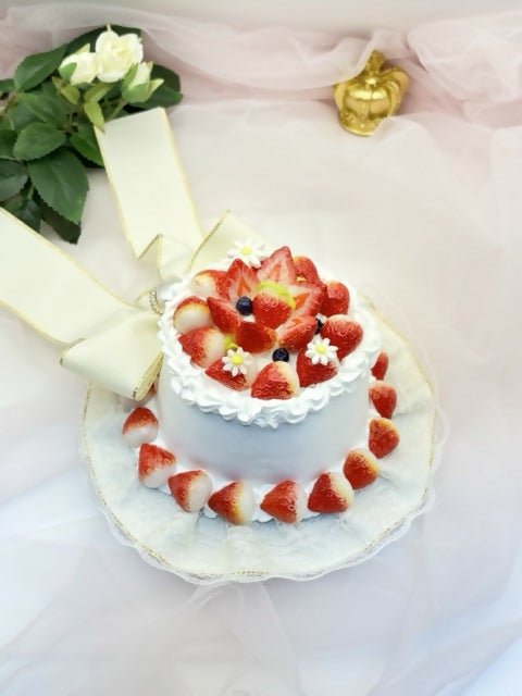 白くて可愛い?ショートケーキのミニハット